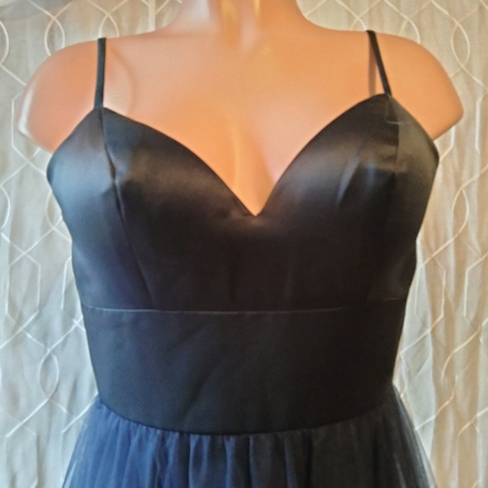 Mori Lee Gown formal tulle in blue navy . Size 4 - Picture 4 of 13